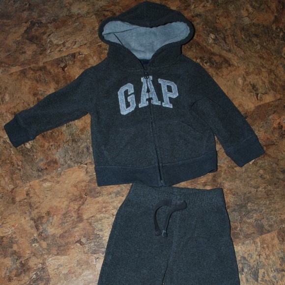 gap hoodie outfit